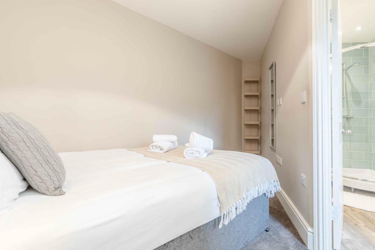 Modern Apartment Within Short Walk Of The Castle, High Street And Long Walk - Free Parking Windsor Exterior photo